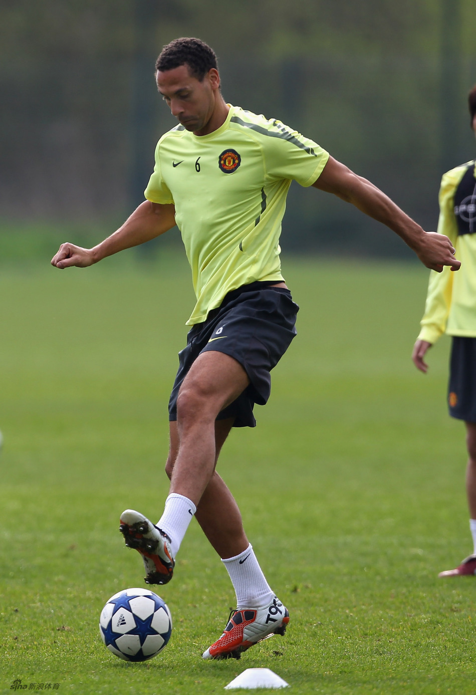 冲刺阶段体能课后；洛杉矶快船绝杀压哨备战欧冠；球迷炸锅；球探报告显示潜力的简单介绍-九游官网入口