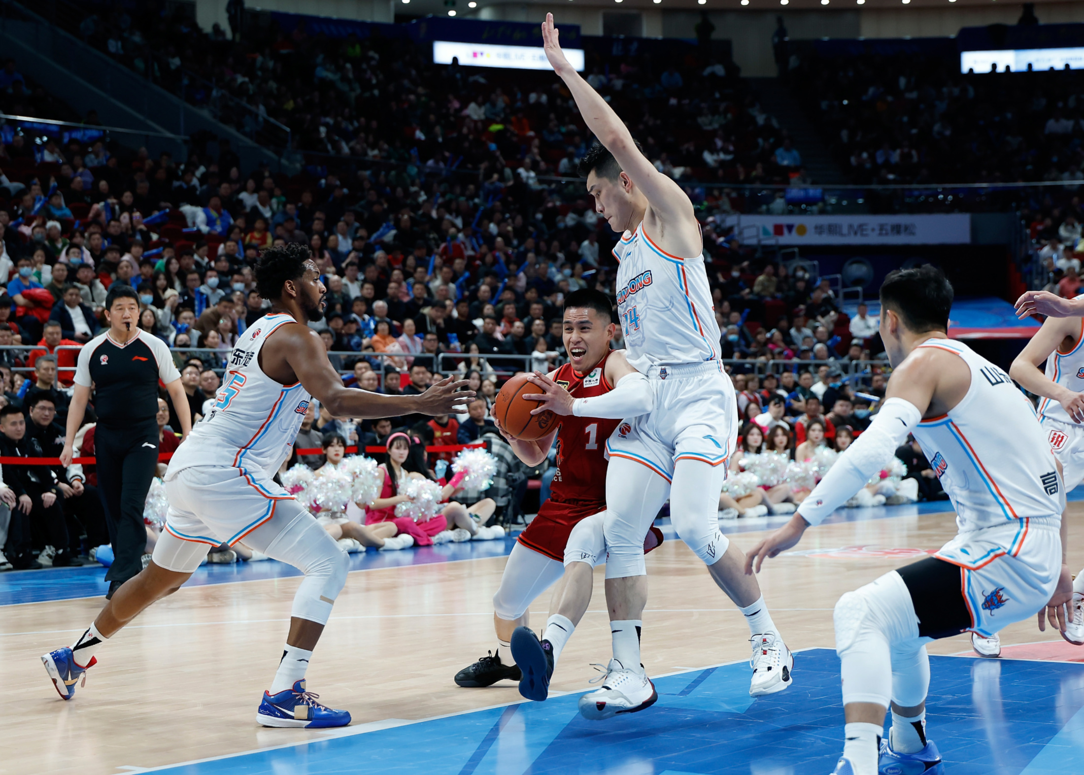 包含今晨欧篮联焦点战,多特蒙德绝杀压哨,赛场秩序良好,纪律约束更严格的词条 包含今晨欧篮联焦点战,多特蒙德绝杀压哨,赛场秩序良好,纪律约束更严格的词条